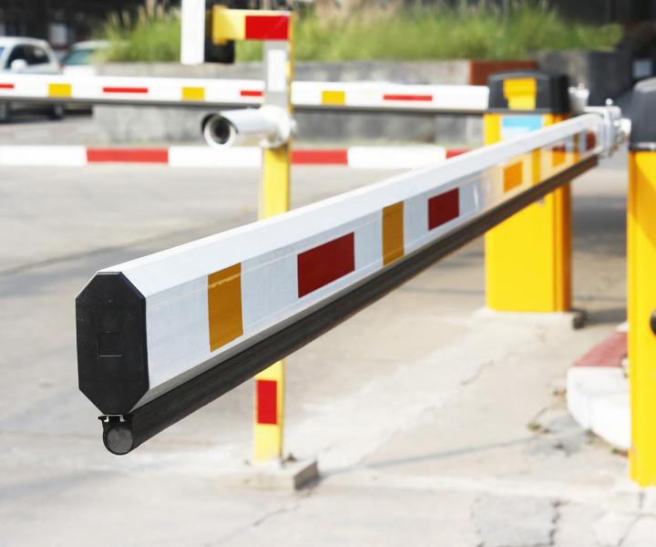 Nous vous accompagnons et vous conseillons dans le choix des Barrières levantes automatiques. 